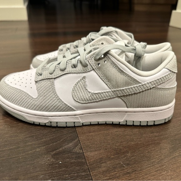 Nike size 9.5 low rise gray women’s sneakers - Picture 1 of 4